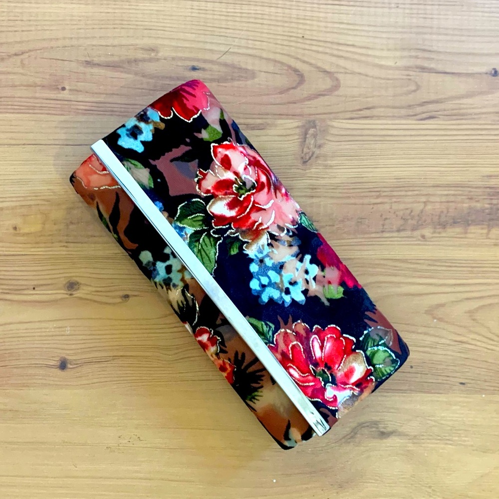 VELVET CLUTCH